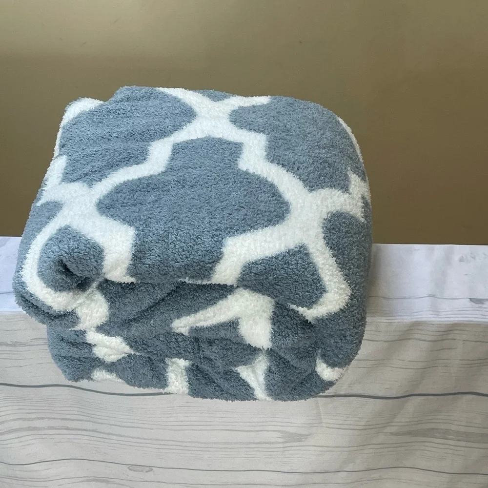 Berkshire Blue and White Throw Blanket